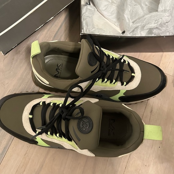 Micheal kors sneakers - Picture 3 of 5